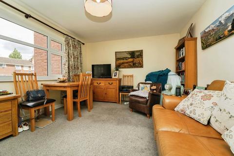 2 bedroom flat for sale, Fountain Court, Waterside, Evesham, Worcestershire, WR11