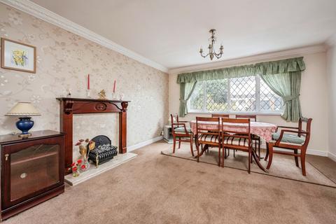 2 bedroom bungalow for sale, Woodman Close, Halesowen, West Midlands, B63