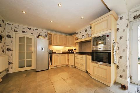 3 bedroom detached house for sale, Hoo Road, Kidderminster, Worcestershire, DY10