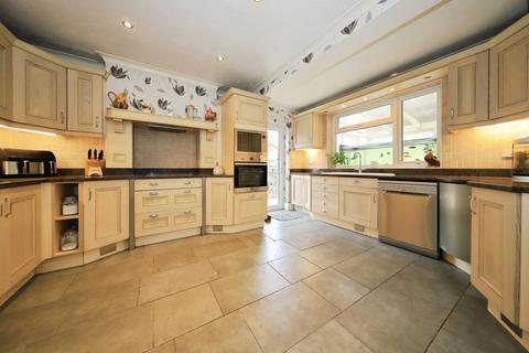 3 bedroom detached house for sale, Hoo Road, Kidderminster, Worcestershire, DY10