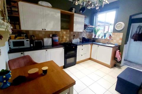 2 bedroom end of terrace house for sale, Stourbridge Road, Kidderminster, Worcestershire, DY10
