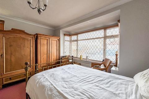 2 bedroom detached bungalow for sale, Strangman Avenue, Benfleet SS7