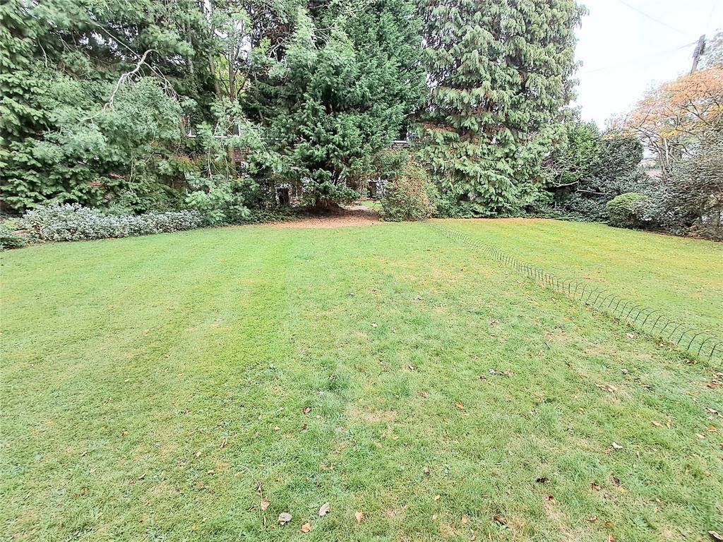Shared Rear Garden