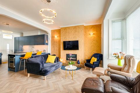 3 bedroom apartment for sale, Clifton Drive, Westcliff-on-sea, SS0