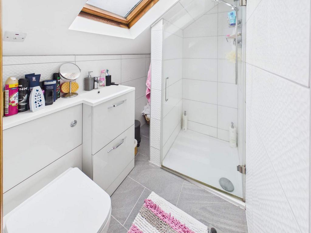 En Suite Shower Room to Bedroom 1