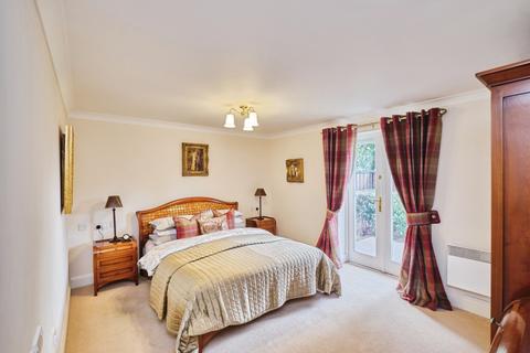 2 bedroom flat for sale, Minster Court, Bird Street, Lichfield, WS13