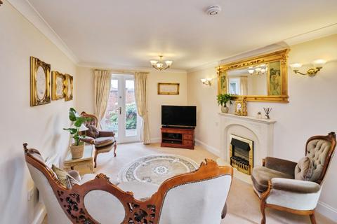 2 bedroom flat for sale, Minster Court, Bird Street, Lichfield, WS13