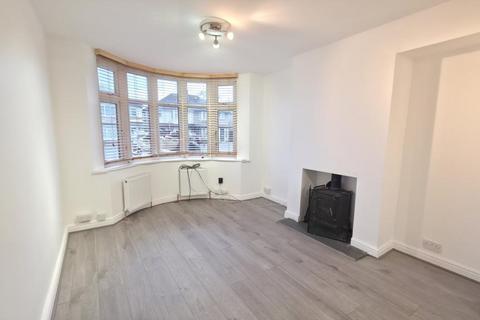 3 bedroom semi-detached house to rent, Elgin Drive,  Swindon,  SN2