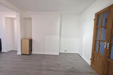 3 bedroom semi-detached house to rent, Elgin Drive,  Swindon,  SN2