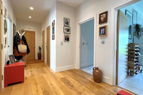 3 bedroom flat for sale, Cloister Way, Leamington Spa, Warwickshire, CV32