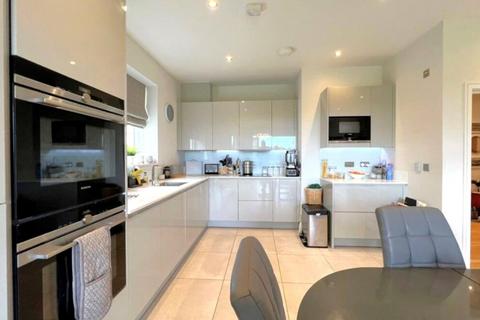 3 bedroom flat for sale, Cloister Way, Leamington Spa, Warwickshire, CV32