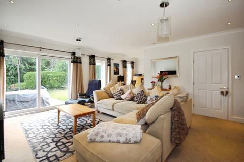 2 bedroom flat for sale, Stoneleigh Road, Bubbenhall, West Midlands, CV8