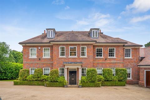 5 bedroom detached house to rent, Brockenhurst Road, Ascot