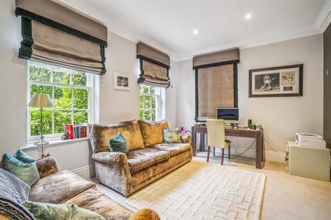 5 bedroom detached house to rent, Brockenhurst Road, Ascot
