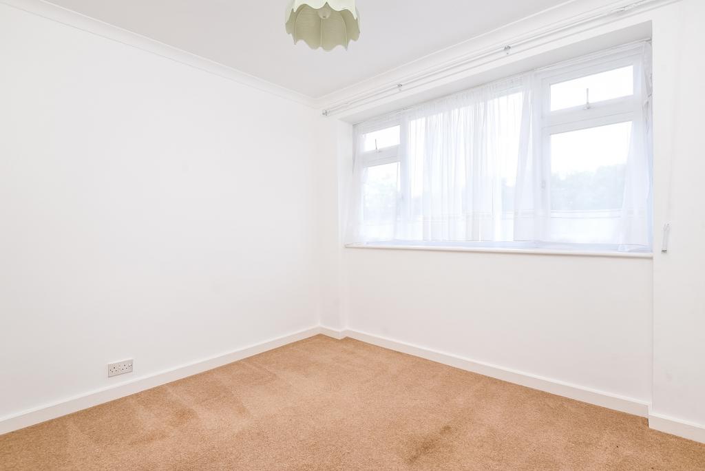 Bedroom .