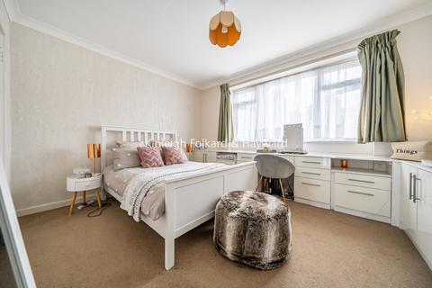 2 bedroom flat to rent, Kingswood Road, Shortlands, Bromley, Kent, BR2
