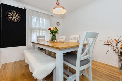 3 bedroom semi-detached house for sale, Middlewood Close, Solihull, West Midlands, B91