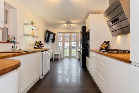 3 bedroom semi-detached house for sale, Middlewood Close, Solihull, West Midlands, B91