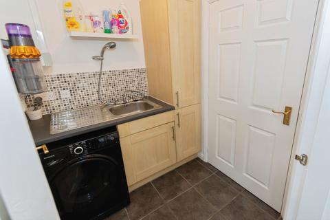 3 bedroom semi-detached house for sale, Middlewood Close, Solihull, West Midlands, B91