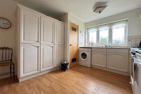 2 bedroom flat for sale, Queens Court, Alderham Close, Solihull, West Midlands, B91