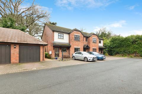 2 bedroom flat for sale, Lode Lane, Solihull, West Midlands, B91