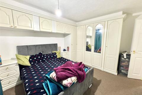 4 bedroom detached house for sale, Plover Close, Stratford-upon-Avon, Warwickshire, CV37