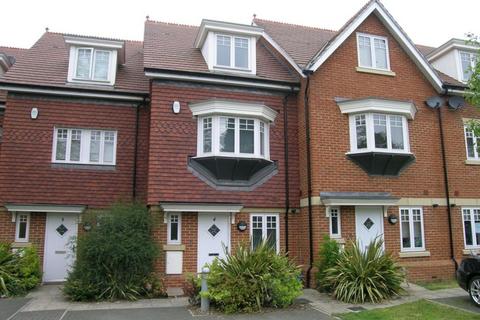 3 bedroom property for sale, Priory Fields, Watford, WD17