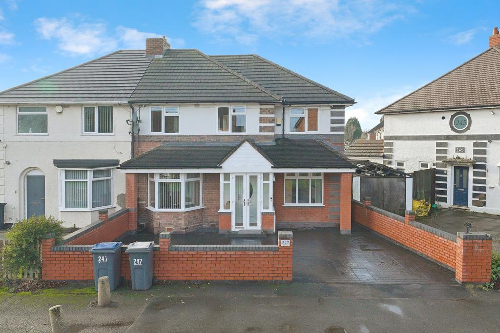 4 bedroom semi-detached house for sale