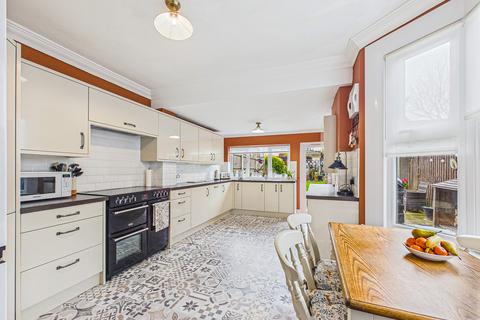 2 bedroom semi-detached house for sale, Cranleigh Drive, Leigh-on-sea, SS9