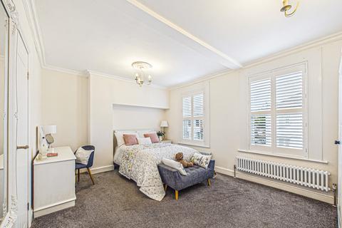 2 bedroom semi-detached house for sale, Cranleigh Drive, Leigh-on-sea, SS9