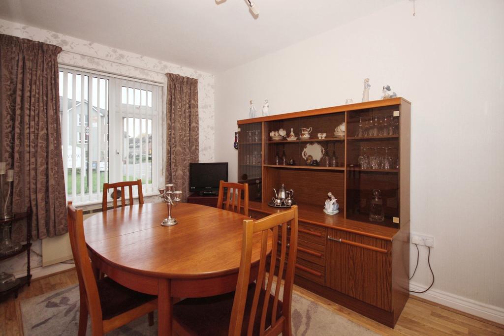 Bed 2 / Dining Room