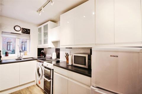 2 bedroom flat for sale, Priory Walk, Cross Street, Warwick, Warwickshire, CV34