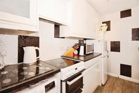 2 bedroom flat for sale, Priory Walk, Cross Street, Warwick, Warwickshire, CV34