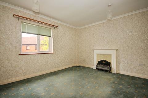 2 bedroom flat for sale, Priory Walk, Cross Street, Warwick, Warwickshire, CV34