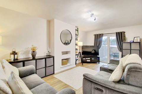 3 bedroom terraced house for sale, Holdcroft Close, Blunsdon, SN26