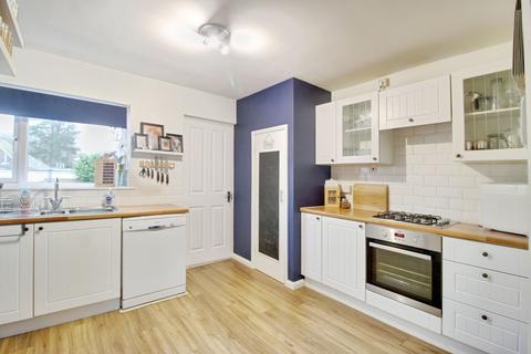 3 bedroom terraced house for sale, Holdcroft Close, Blunsdon, SN26