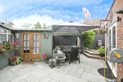 3 bedroom detached house for sale, St. Matthews Close, Nuneaton, Warwickshire, CV10