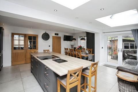 3 bedroom detached house for sale, St. Matthews Close, Nuneaton, Warwickshire, CV10