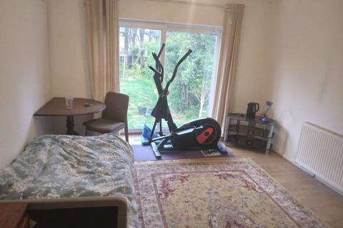 2 bedroom house share to rent, Grasmere Gardens, Harrow HA3
