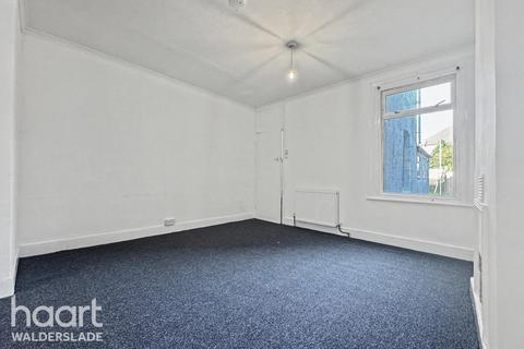 3 bedroom terraced house to rent, Jefferson Road, SHEERNESS