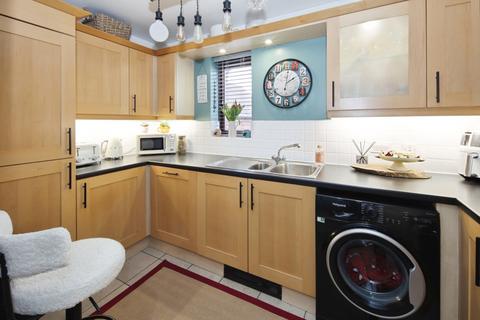 3 bedroom flat for sale, The Greaves, Minworth, Sutton Coldfield, West Midlands, B76