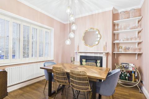 4 bedroom end of terrace house for sale, Market Hill, Rothwell, Northants, NN14