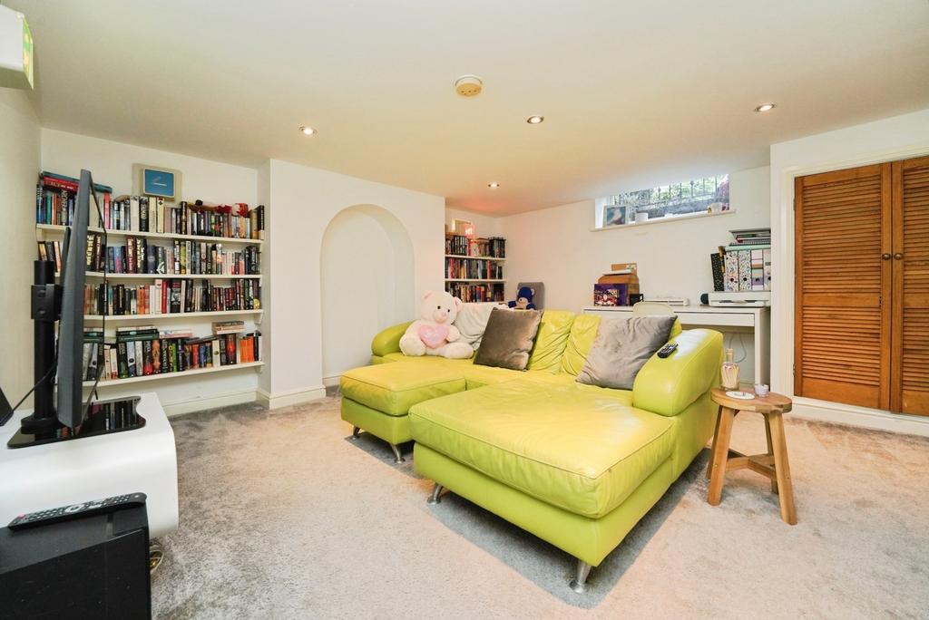 Reception/Bedroom