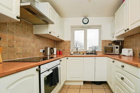 3 bedroom flat for sale, Wheelwright Close, Worcester, Worcestershire, WR4