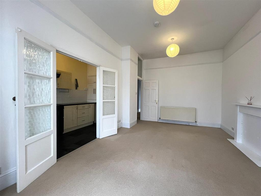 Lounge 3.jpg