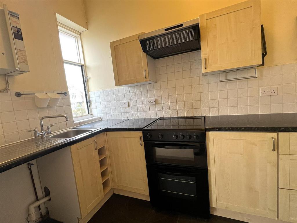 Kitchen2.jpg