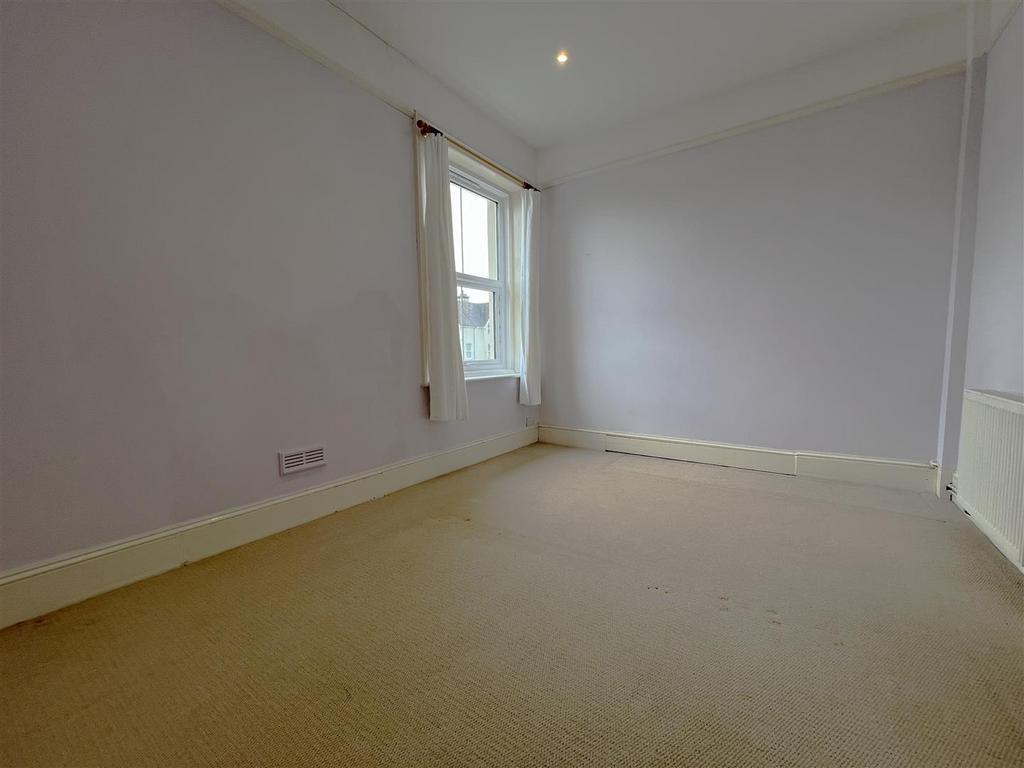 Bedroom 5.jpg