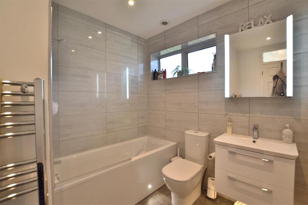 Family Bathroom.JPG