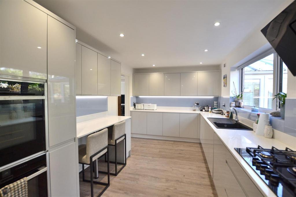 Kitchen 1.JPG