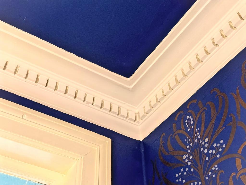 Hall cornice